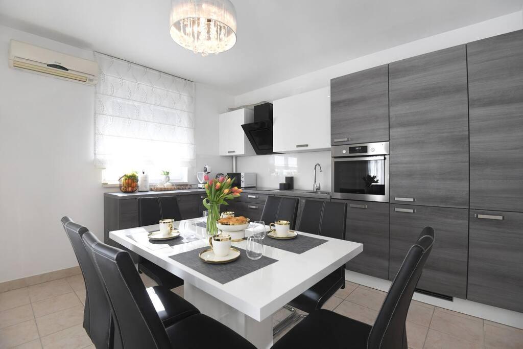 זאדאר Family Apartment Manuela מראה חיצוני תמונה